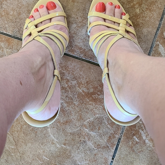 Diane von Furstenberg High Heel Sandals Size 9.5 Beige Patent Leather Sexy Shoes - Picture 8 of 13